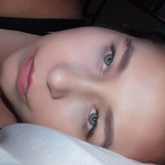 Meet your Posher, Steph - Picture 1 of 1